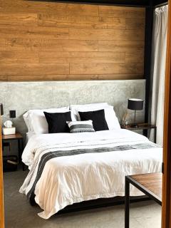 Upscale 2BR 2BA Apt w incredible Mountain Views - 3