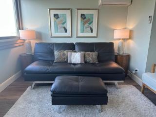 New Waikiki High-Rise 1BR with Split AC & Full Kitchen - 9