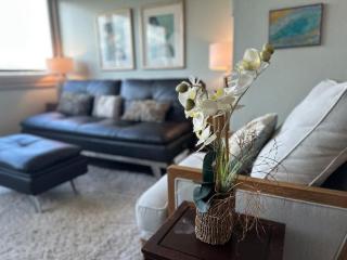 New Waikiki High-Rise 1BR with Split AC & Full Kitchen - 4