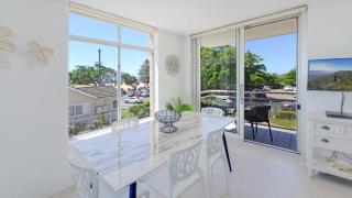 Seaview 1 Fabulous Views & Location - 9