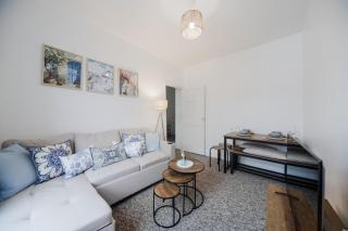 Leyton Apartment, One Stop to Stratford, Free Wifi, Parking Available - Londres - 0