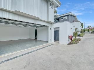 Modern 4-Bed Townhouse with Water Views - 6