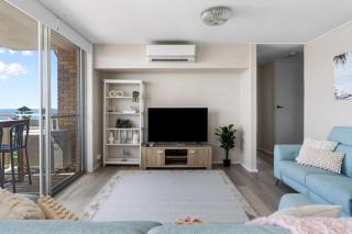 Bright Beachside Escape at The Entrance - 4