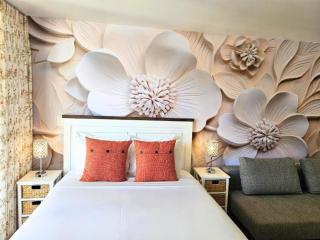 Marine Surf 13th Renovated with Small Parking Space - 7