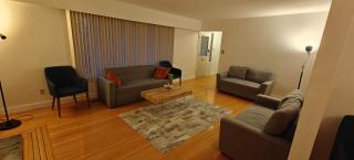 Spacious Private Family Room in Homestay - Vancouver - 8