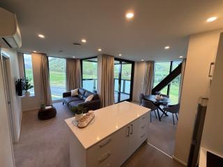 Modern Mountain & River View Escape - 0