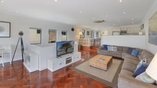 The Point On Cliff - Two Levels and Views - Avoca Beach - 6