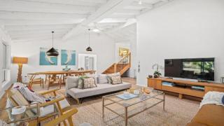 Lake House Hideaway - Serene Lakeside Retreat - 8