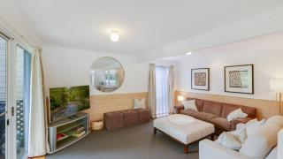 Coastal Retreat - Flat Walk To Beach and Cafes - 9