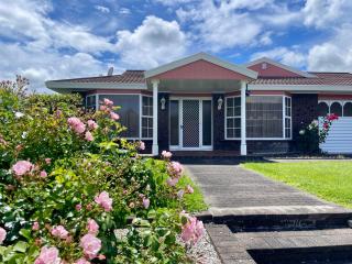 Cosy House in Chartwell, Hamilton-Private Garden & Shopping Mall - 0