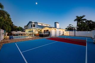 Poolside Paradise: Game room, Pickle ball & Pool - 9
