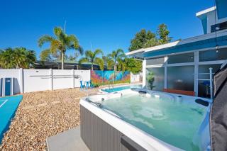 Poolside Paradise: Game room, Pickle ball & Pool - 7