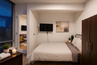 Spacious Urban 2BR Suite Steps from Entertainment District - 2