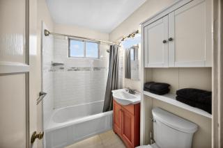 Luxury Cozy 2BR 1BA near LAX, LMU, SoFi Stadium, Beach - 2