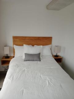 Vista 18 zona 10 parqueo y lavandería 4 personas - 2