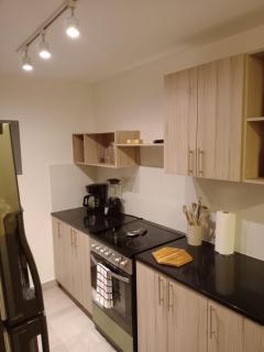 Vista 18 zona 10 parqueo y lavandería 4 personas - 1