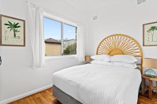 Bondi 2-Bed Apartment with Awesome Sunrise Views - 3