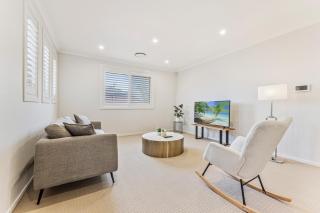 Coastal Retreat Spacious 5BR Haven in Maroubra - 9