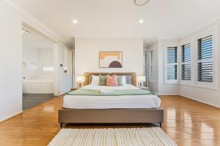 Coastal Retreat Spacious 5BR Haven in Maroubra - 6