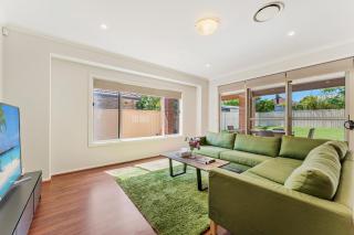 Coastal Retreat Spacious 5BR Haven in Maroubra - 0