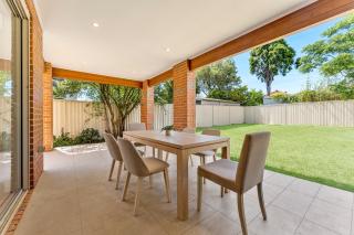 Coastal Retreat Spacious 5BR Haven in Maroubra - 4