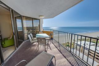 Coastal retreat w balconies & beach access - 8