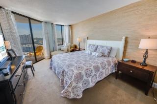 Coastal retreat w balconies & beach access - 6