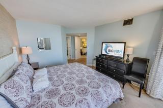 Coastal retreat w balconies & beach access - 4