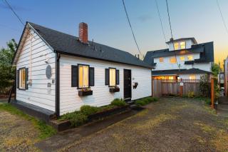 Home & Carriage House Views Dogs Welcome BBQ - 9