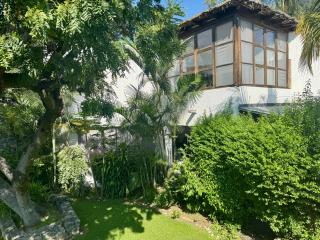 Casa con hermoso jardín y terraza - 4