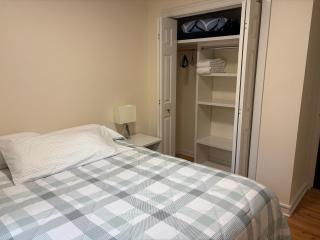 Two fully independent unit - a modern house and a private apartment, each with its own entrance, located just 15 min from Sea-Tac Airport and 5 min from Des Moines Marina - 1