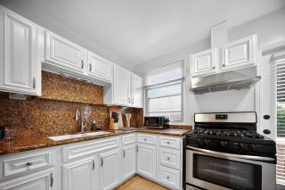 Stylish LAX Area 2BR 1BA by LMU, SoFi Stadium & Coastal Beaches - 2