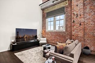 Stylish Riverside 2 Bedroom Apartment in Teneriffe - 0