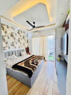 Love Nest & Stay - 0