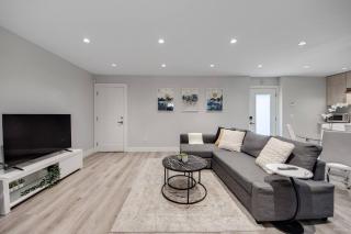 Spacious 1BR Suite Near Capilano Bridge & Trails - 9