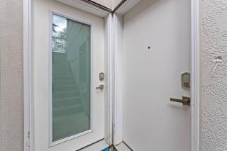 Spacious 1BR Suite Near Capilano Bridge & Trails - 4