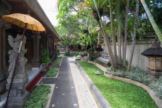 Nuaja Balinese Guest House - Ubud - 4