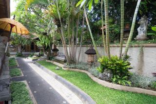 Nuaja Balinese Guest House - Ubud - 3