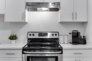 Modern 2Bed Suite Near Capilano Bridge & Trails - 1