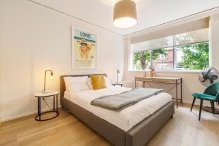 Urban Retro - Experience Vibrant Courtyard Charm - 3