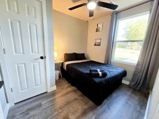 Your Perfect Atx Home Base! 2br East Austin Gem - 4