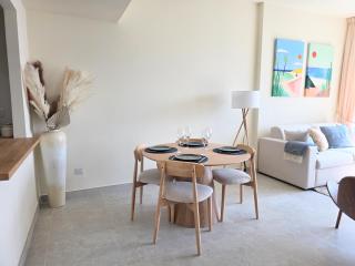Chic waterfront 1 bedroom apartment, walk to beach, promenade, metro - 5