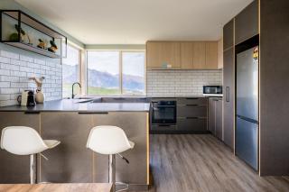 Unbeatable Panoramic Lake & Mountain & Garden Views - 1