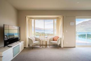 Unbeatable Panoramic Lake & Mountain & Garden Views - 8