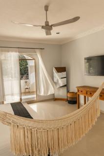 Amplia casa con 5 recamaras y alberca en zona top - 6