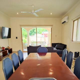 Amplia casa con 5 recamaras y alberca en zona top - 4