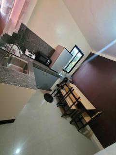 J & V Deluxx Apartments - 2