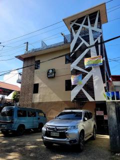 J & V Deluxx Apartments - 1