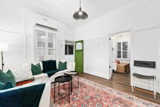 Settlers Cottage on Fitzroy- Red Cliffs - 4