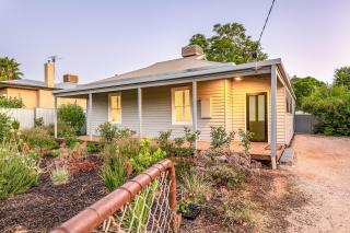 Settlers Cottage on Fitzroy- Red Cliffs - 0
